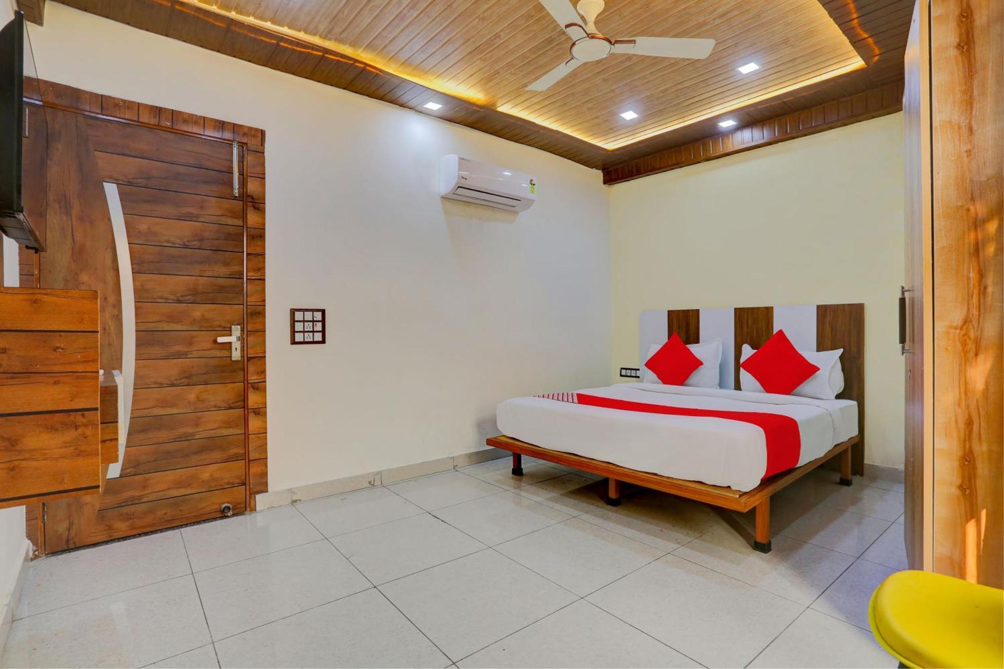 Hotel O Family Deluxe Új-Delhi Kültér fotó