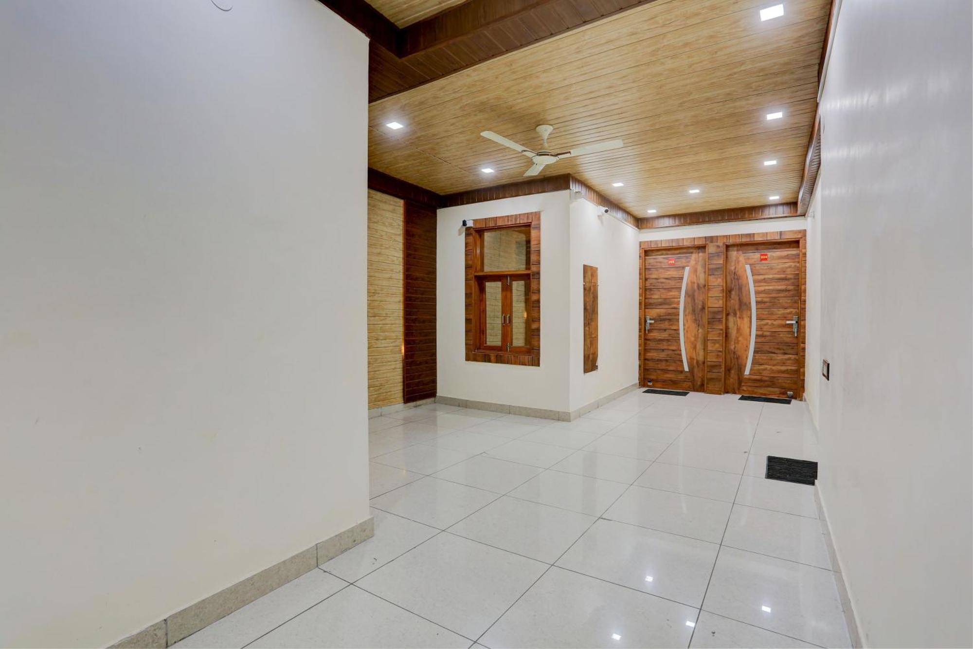 Hotel O Family Deluxe Új-Delhi Kültér fotó
